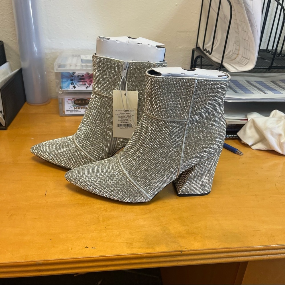 A New Day Silver Sparkly Ankle Boots Size 8.5 Block Heel - Picture 2 of 6